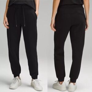 Lululemon Women's Scuba High Rise Jogger in Black Size‎ 4